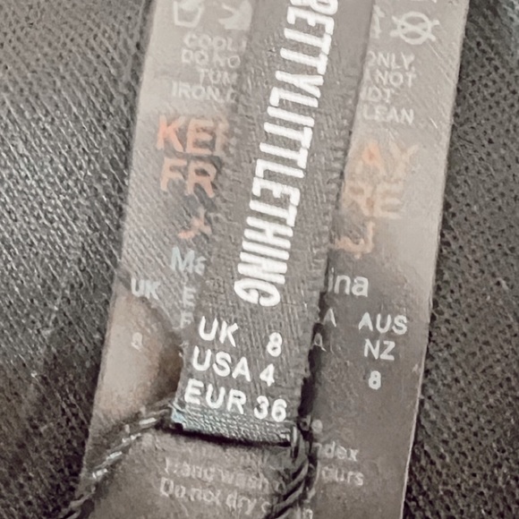 PrettyLittleThing NWT Black Bikini Bottoms with Gold Heart Chain Size US 4 - Picture 5 of 7